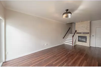 2415  Fox River Pkwy #E, Waukesha, WI 53189 - Photo 2