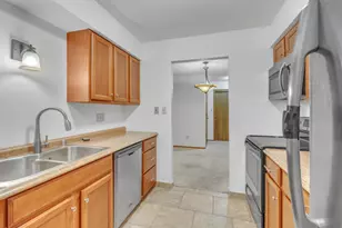 615 Michigan Ave, Sheboygan, WI 53081 - Photo 4