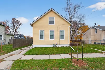 1609  St Clair St, Racine, WI 53403 - Photo 2