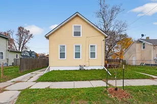 1609 St Clair St, Racine, WI 53403 - Photo 2