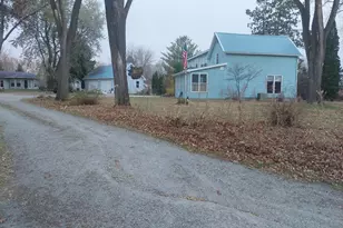 1577 E Gate Dr, Watertown, WI 53094 - Photo 2