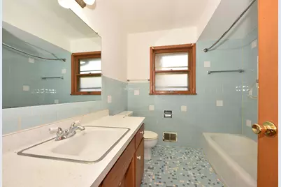 8115 W Acacia St, Milwaukee, WI 53223 - Photo 18
