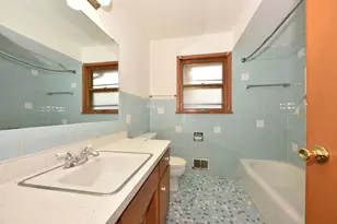 8115 W Acacia St, Milwaukee, WI 53223 - Photo 18