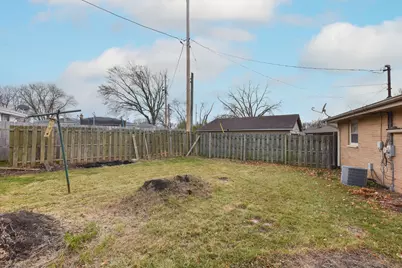 8115 W Acacia St, Milwaukee, WI 53223 - Photo 28