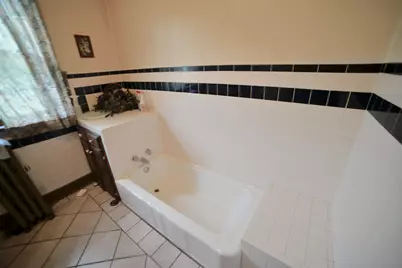 2134 N 28th St, Milwaukee, WI 53208 - Photo 8