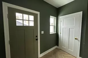 1800 E Hillcrest Ave, Milwaukee, WI 53207 - Photo 8