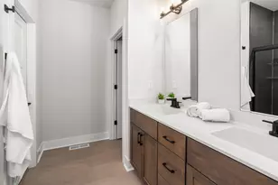 N50W19441 Tamarind Wy, Menomonee Falls, WI 53051 - Photo 16