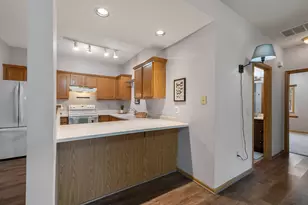 180 W Oak Leaf Dr, Oak Creek, WI 53154 - Photo 10