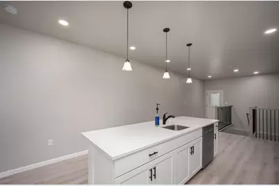 3314 W Alvina Ave, Greenfield, WI 53221 - Photo 8