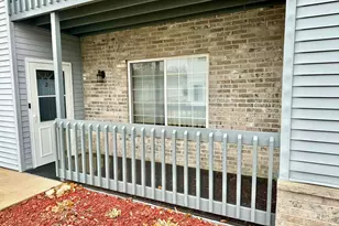 907 Fox Creek Dr, Watertown, WI 53098 - Photo 2