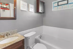 957 Macarthur Dr, Manitowoc, WI 54220 - Photo 14