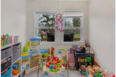 957  Macarthur Dr, Manitowoc, WI 54220 - Photo 8