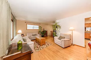 1023 Knollwood Dr, Saukville, WI 53080 - Photo 6