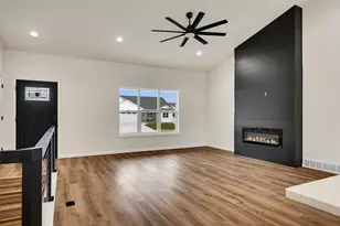 270 Southern Dr, Holmen, WI 54636 - Photo 6