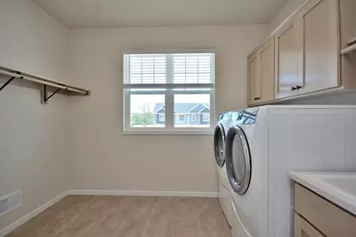 8246 W Bluebird Ct, Mequon, WI 53097 - Photo 28