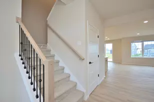 8246 W Bluebird Ct, Mequon, WI 53097 - Photo 12
