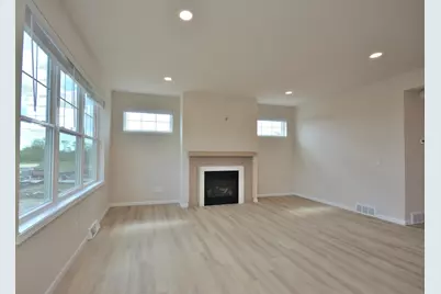 8246 W Bluebird Ct, Mequon, WI 53097 - Photo 8