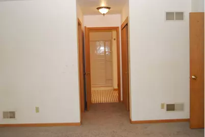 7210  Badger Ln, Wayne, WI 53002 - Photo 14