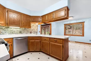 7525 N Redwood Rd, Glendale, WI 53209 - Photo 10