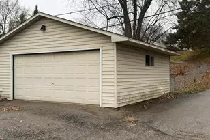 912 Oak St, La Crescent, MN 55947 - Photo 10