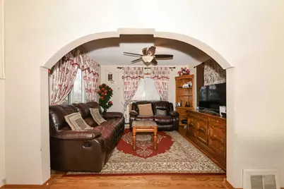 4747 S 21st St, Milwaukee, WI 53221 - Photo 8
