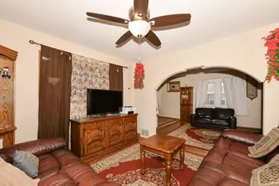 4747 S 21st St, Milwaukee, WI 53221 - Photo 10