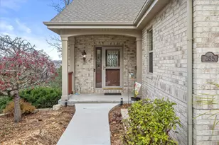 285 Cardinal Ridge Dr, Pewaukee, WI 53072 - Photo 2