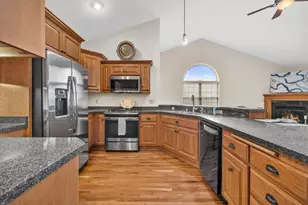 285 Cardinal Ridge Dr, Pewaukee, WI 53072 - Photo 8