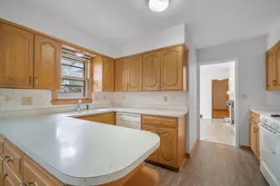 9505 W Orinda Ct, Milwaukee, WI 53224 - Photo 8