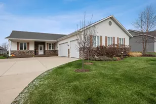 522 Bridgewater Cir, Williams Bay, WI 53191 - Photo 1