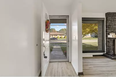 3422  Stratford Ave, Racine, WI 53402 - Photo 6