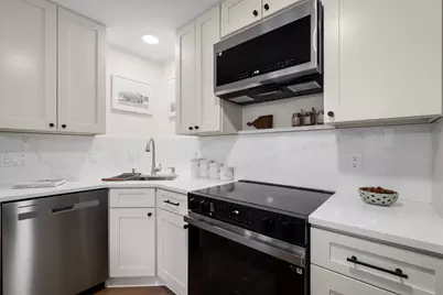 116 E Freistadt Rd #F, Thiensville, WI 53092 - Photo 6