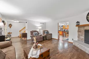 226 Beatrice Dr, Hartford, WI 53027 - Photo 6