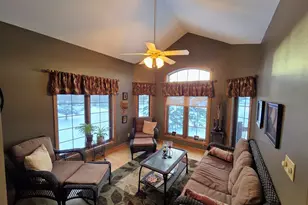 W282N4163 Somerset Ln, Delafield, WI 53072 - Photo 6