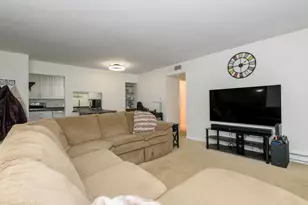 W169N11452 Biscayne Dr, Germantown, WI 53022 - Photo 8