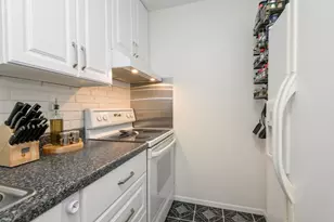 W169N11452 Biscayne Dr, Germantown, WI 53022 - Photo 10