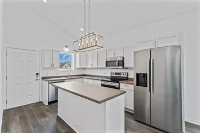 2438 N 38th St, Milwaukee, WI 53210 - Photo 6