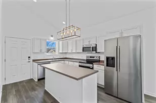 2438 N 38th St, Milwaukee, WI 53210 - Photo 6