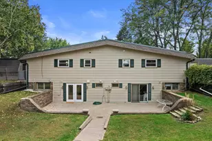 108 E Oak Crest Ln, Wales, WI 53183 - Photo 2