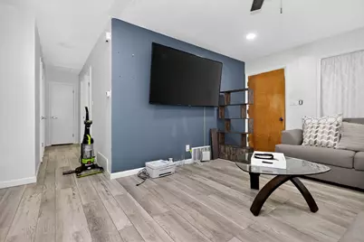 319  Jasper Ln, Waukesha, WI 53188 - Photo 4