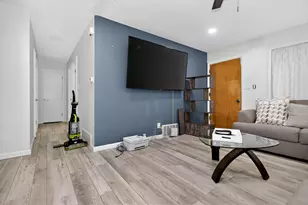 319 Jasper Ln, Waukesha, WI 53188 - Photo 4