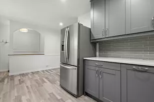 5325 W Allerton Ave, Greenfield, WI 53220 - Photo 8