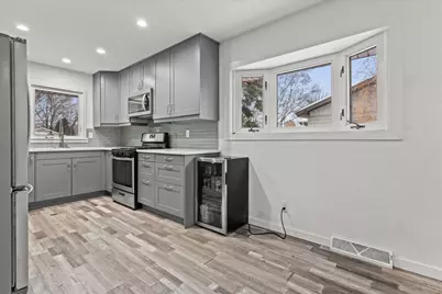 5325 W Allerton Ave, Greenfield, WI 53220 - Photo 6