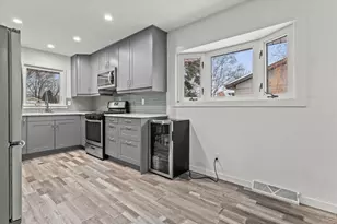 5325 W Allerton Ave, Greenfield, WI 53220 - Photo 6