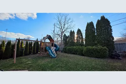 1424  Hickory Way, Racine, WI 53405 - Photo 8