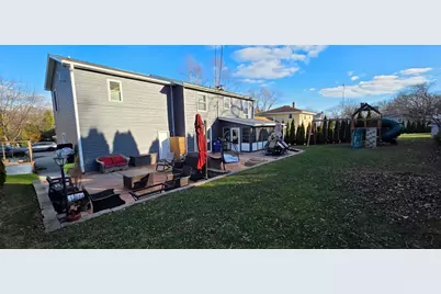 1424  Hickory Way, Racine, WI 53405 - Photo 4