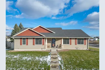 905  Pioneer Dr, Holmen, WI 54636 - Photo 1