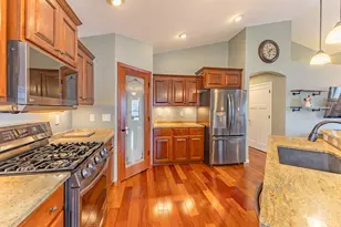 905 Pioneer Dr, Holmen, WI 54636 - Photo 4