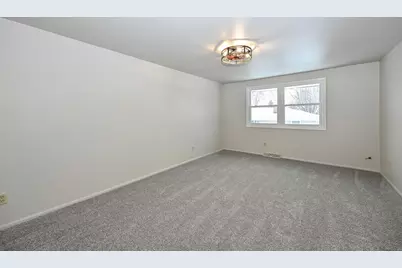 15199 W Fenway Ct, New Berlin, WI 53151 - Photo 12