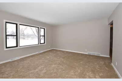 W234N7604  Woodside Rd, Sussex, WI 53089 - Photo 6